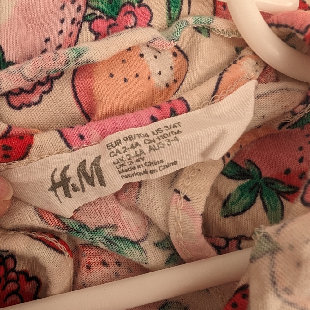 H&M 3/4T knit shorts romper fruit cartoon print ruffle neckline sleeveless - Picture 3 of 3